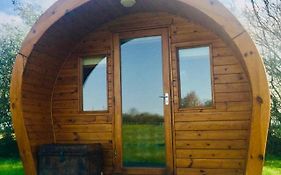 The Oaks Glamping - Pips Cabin